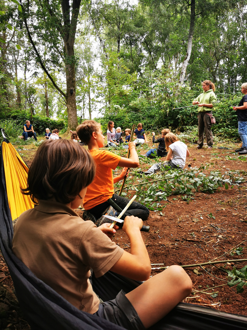Wie stellt Ihr sicher, dass nichts Schlimmes passiert? Verwendet Ihr Werkzeug, das speziell für Kinder gemacht ist?