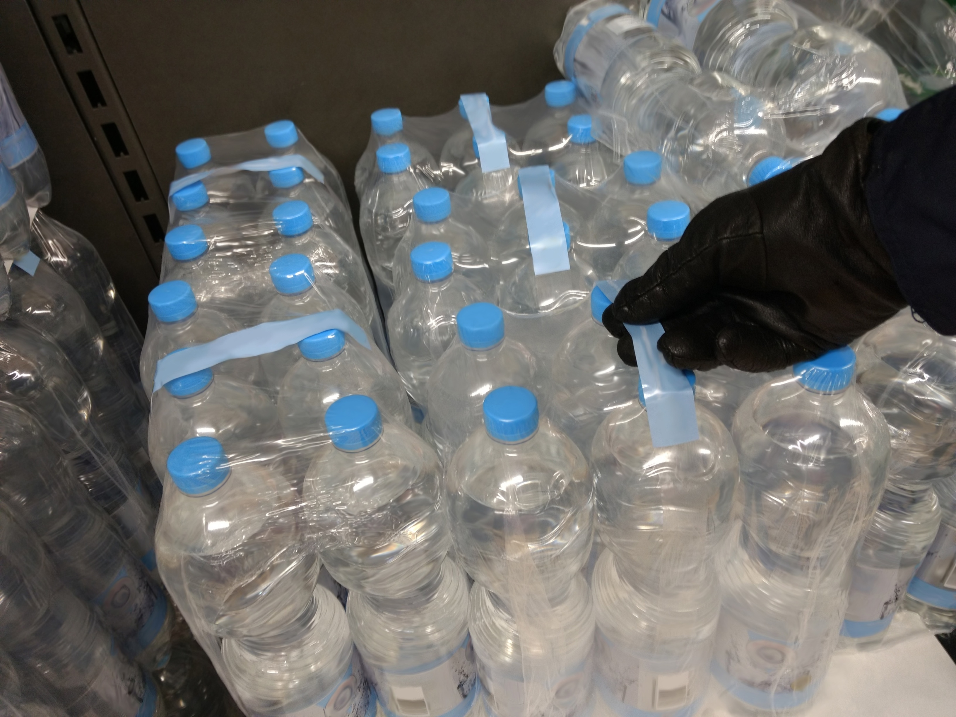 Diebstahl an Wasserflaschen